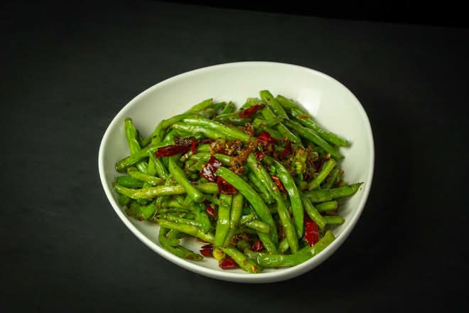 Dry-Fried Green Beans / 干煸四季豆